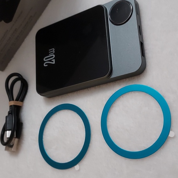 Magnetic Wireless Power Bank 5000 mAh - Picture 2 of 8